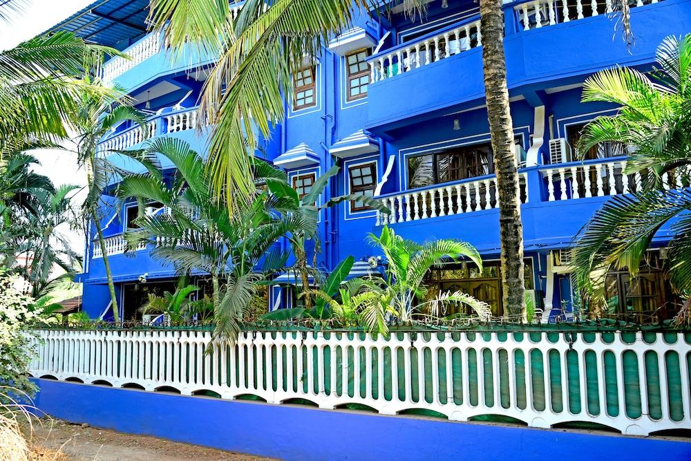 Villa Theresa Beach Resort カラングート エクステリア 写真