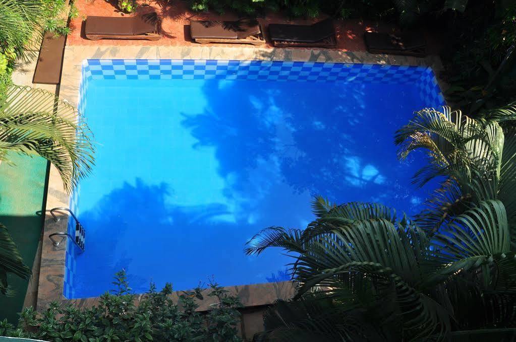 Villa Theresa Beach Resort カラングート エクステリア 写真